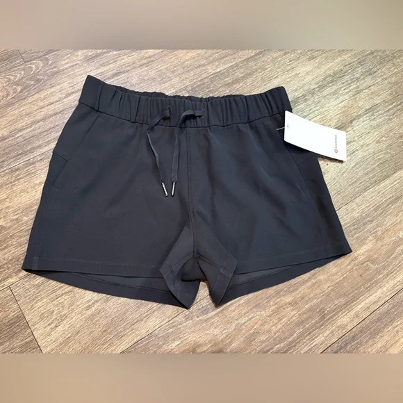 NWT Lululemon On the Fly MR Short2.5' Woven Black Size 6